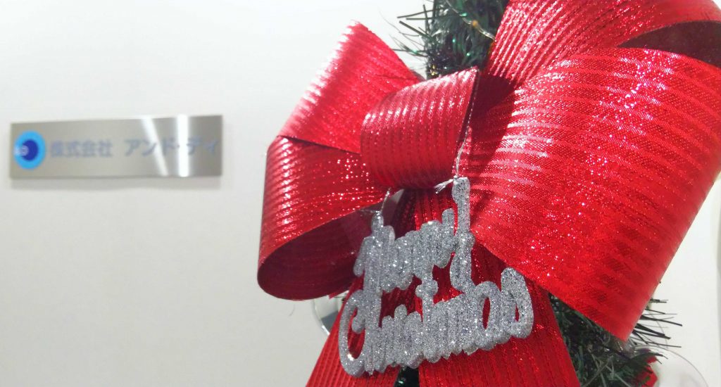 クリスマスツリーの飾り付けをしました。
